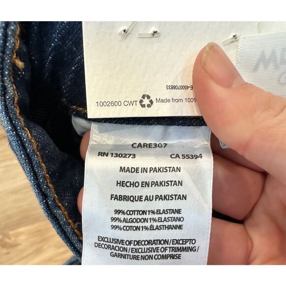 NWT Wrangler High Rise The Fierce Flare Dark Wash Jeans Size 4 - Picture 10 of 10